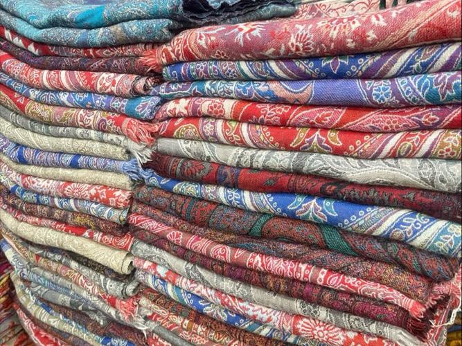 尼泊爾羊絨羊毛制品批發零售指南 水煮羊毛圍巾150元一條，羊絨圍巾與羊毛衫全解析